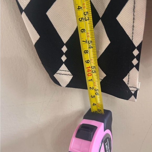 Black and White Long Sleeve Geometric Print Boutique Dress - Picture 5 of 8